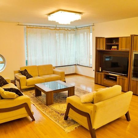 City Center Grand Apartment - Three-Bedroom, Free Parking Sarajevo Exteriör bild