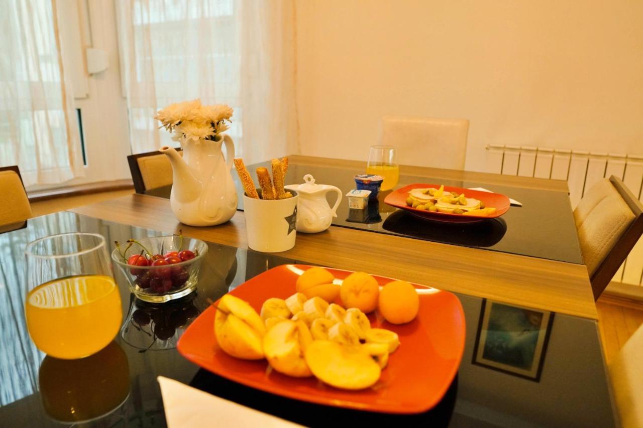 City Center Grand Apartment - Three-Bedroom, Free Parking Sarajevo Exteriör bild
