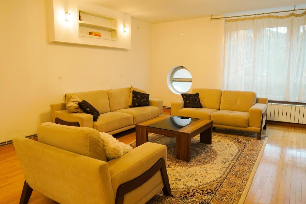 City Center Grand Apartment - Three-Bedroom, Free Parking Sarajevo Exteriör bild