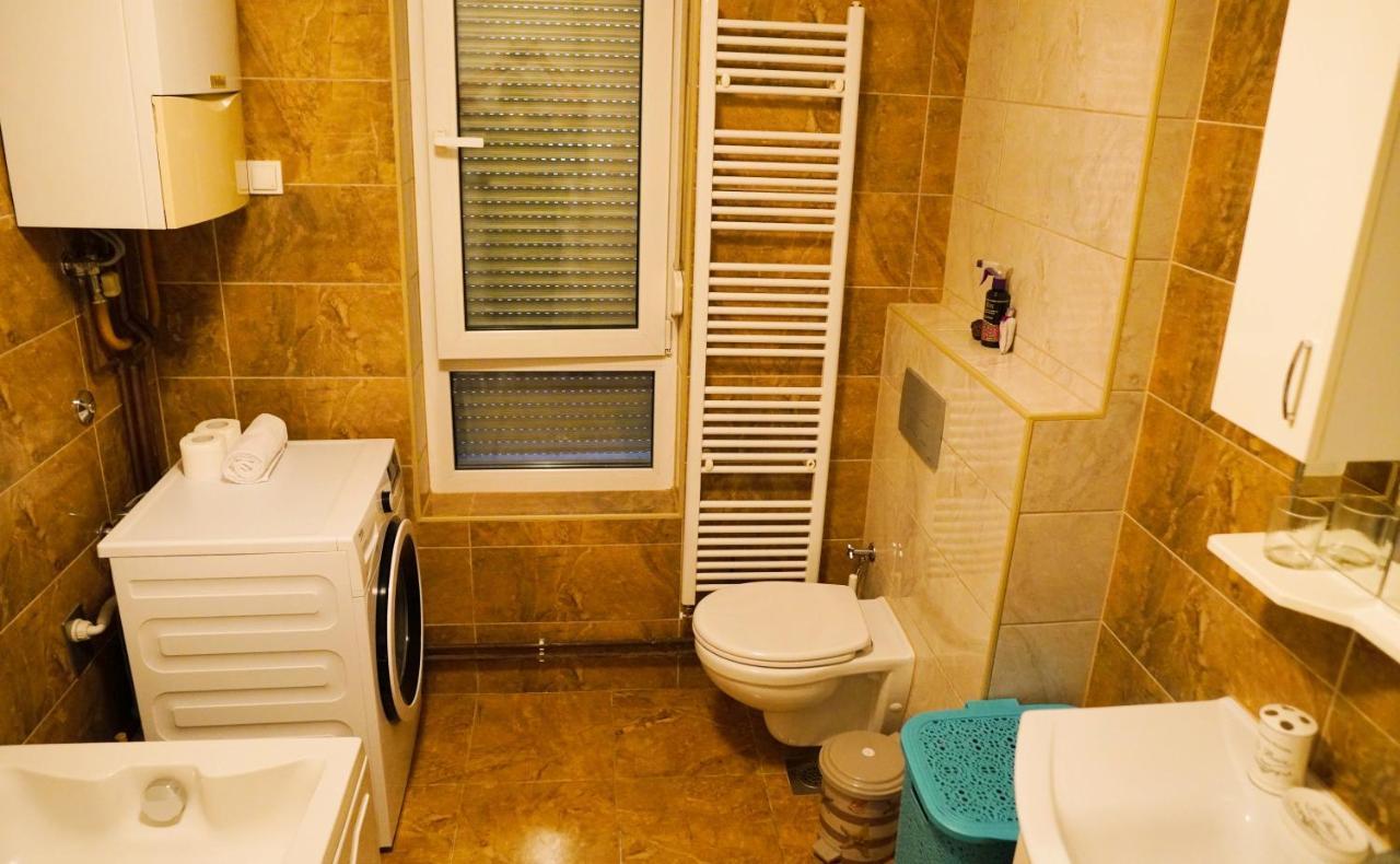 City Center Grand Apartment - Three-Bedroom, Free Parking Sarajevo Exteriör bild