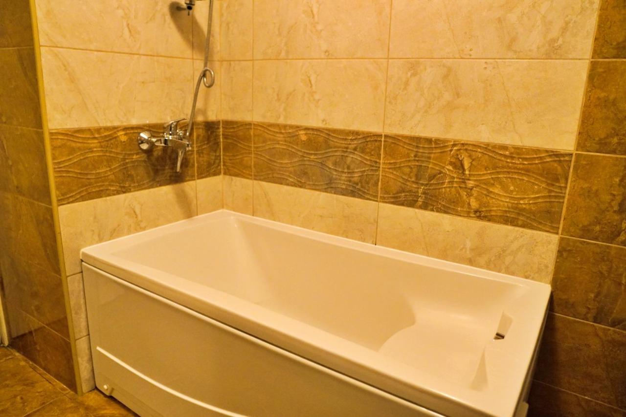 City Center Grand Apartment - Three-Bedroom, Free Parking Sarajevo Exteriör bild