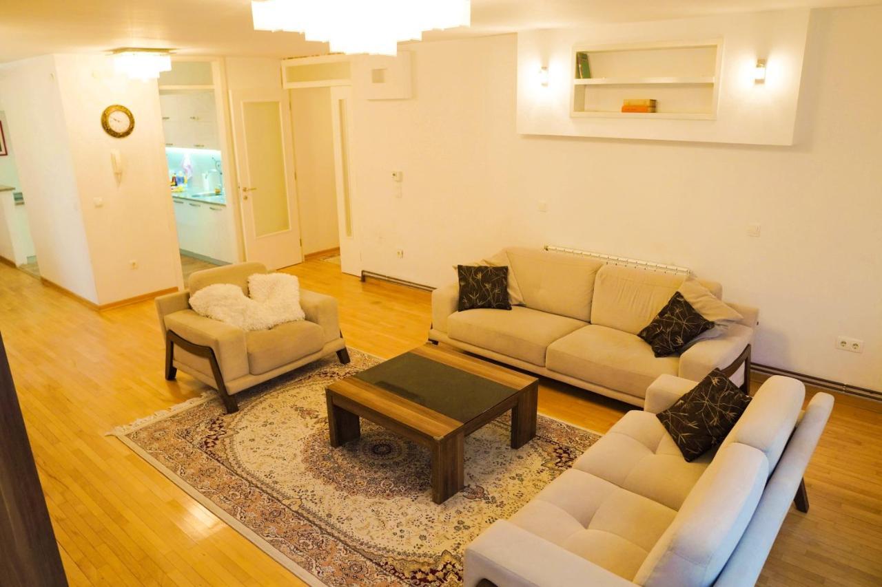 City Center Grand Apartment - Three-Bedroom, Free Parking Sarajevo Exteriör bild