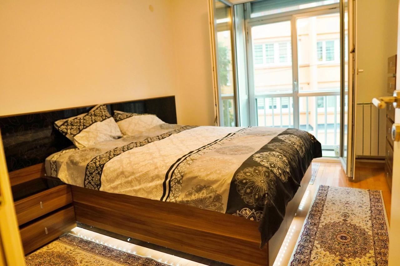 City Center Grand Apartment - Three-Bedroom, Free Parking Sarajevo Exteriör bild