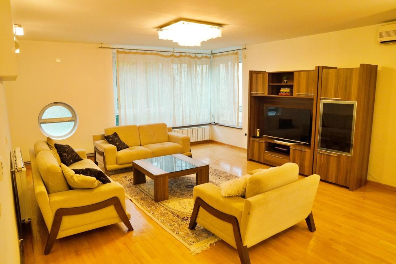 City Center Grand Apartment - Three-Bedroom, Free Parking Sarajevo Exteriör bild