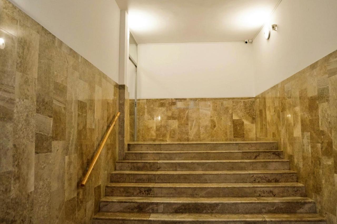 City Center Grand Apartment - Three-Bedroom, Free Parking Sarajevo Exteriör bild