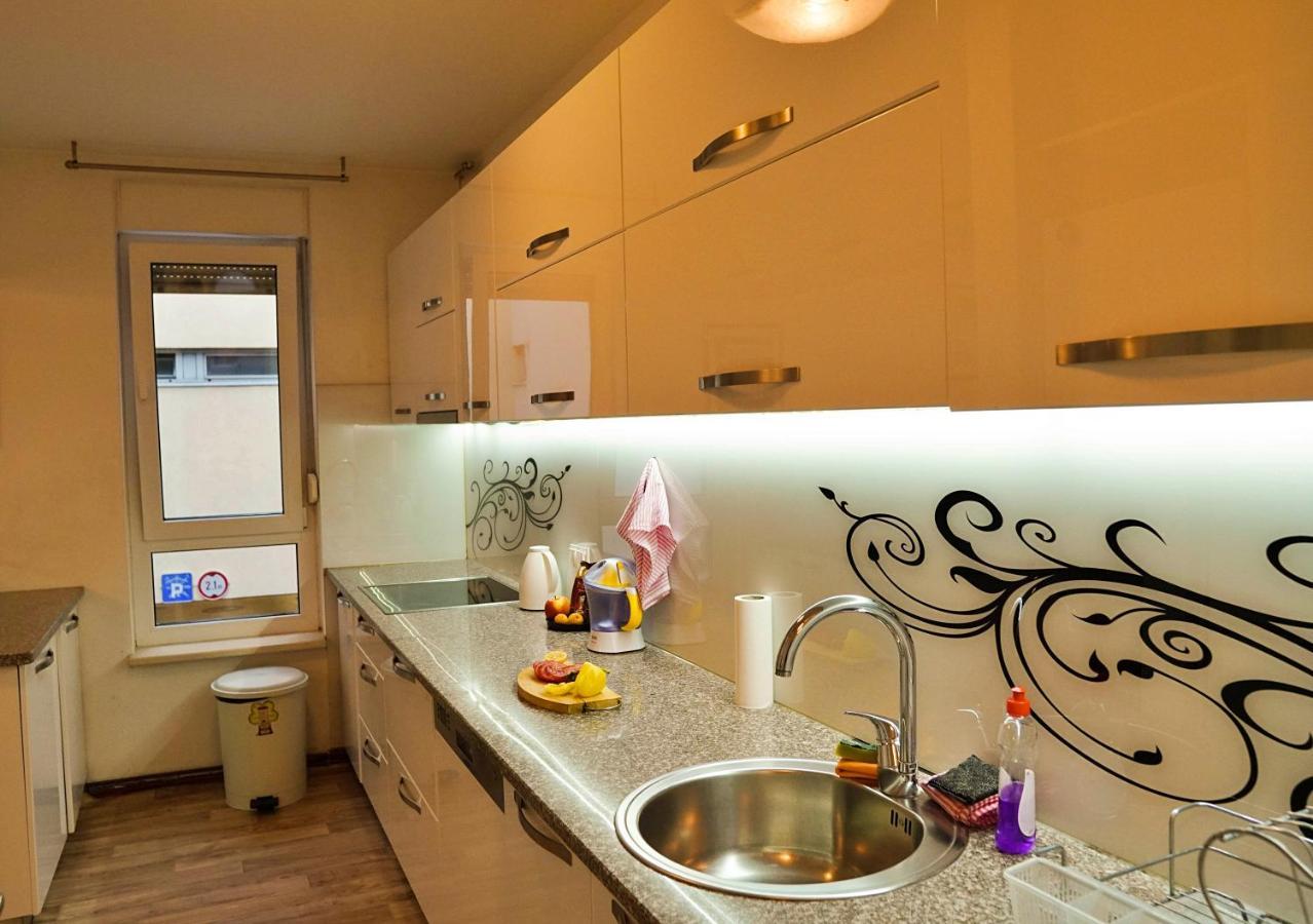 City Center Grand Apartment - Three-Bedroom, Free Parking Sarajevo Exteriör bild